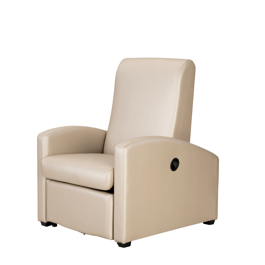 Standard rear central caster lock for stability plus a quick release seat for easy removal and more efficient cleaning.